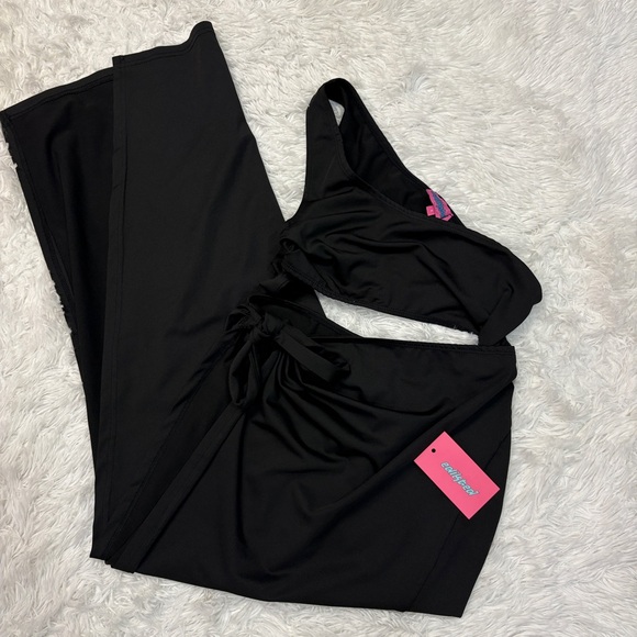 Edikted Marco Asymmetric cut-out one-shoulder maxi dress in black - Picture 2 of 4